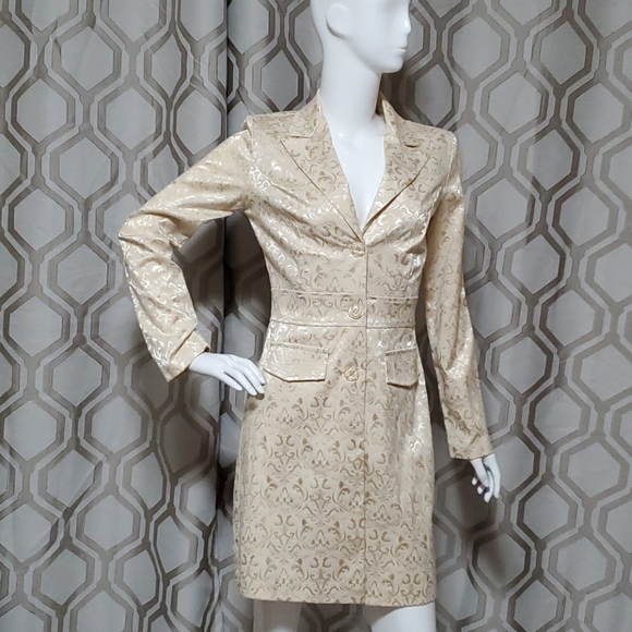 Beautiful soft gold brocade evening jacket - Picture 3 of 7